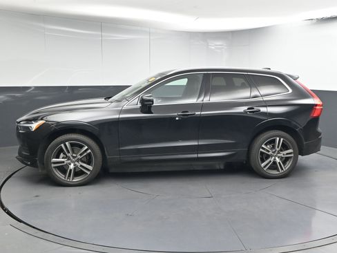 Used 2021 Volvo XC60 T5 Momentum w/ Premium Package image 5