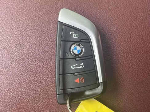 Used 2025 BMW 330i xDrive Sedan w/ M Sport Package AWD/4WD image 4