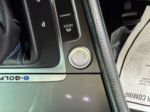 Used 2016 Volkswagen e-Golf SEL Premium w/ Driver Assistance Package FWD image 14