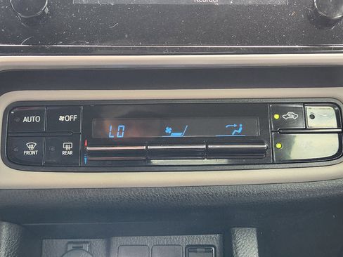 Used 2019 Toyota Corolla LE image 20