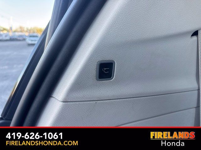 Used 2017 Chrysler Pacifica Touring-L Plus w/ Tire & Wheel Group FWD image 33
