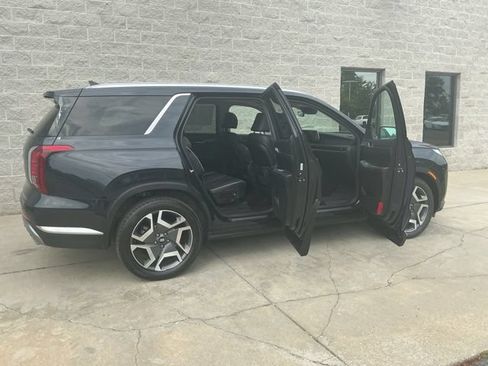 Certified 2024 Hyundai Palisade Limited FWD image 6