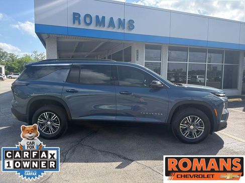 Used 2024 Chevrolet Traverse LT FWD image 2