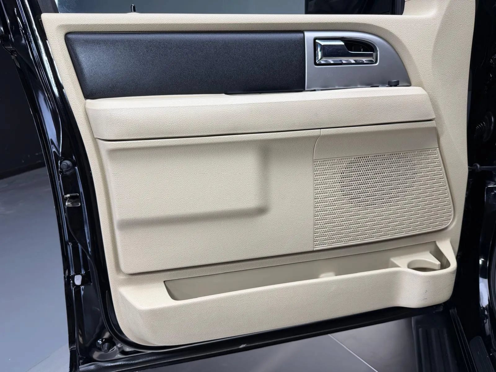 Used 2017 Ford Expedition XLT w/ Equipment Group 202A RWD image 29
