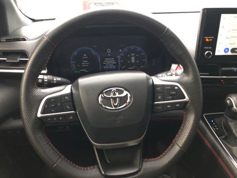 Certified 2025 Toyota Sienna XSE image 9