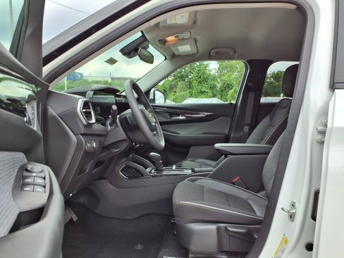 Used 2025 Chevrolet TrailBlazer LT w/ Driver Confidence Package FWD image 24