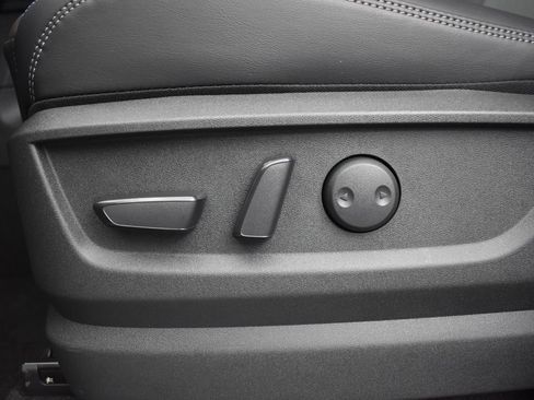 New 2025 Nissan Armada SL w/ Captain's Chari Seat Package image 30