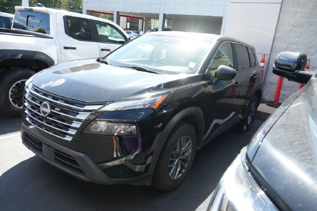 Used 2024 Nissan Rogue S AWD/4WD image 10