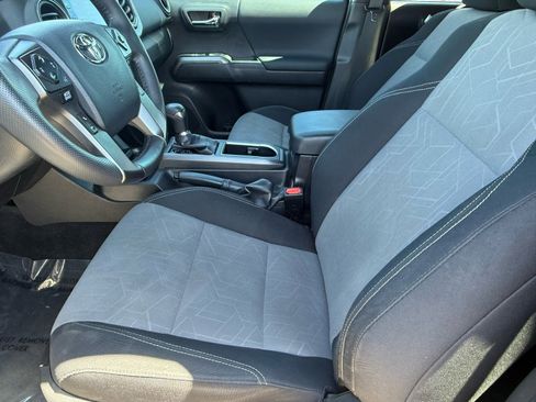 Used 2023 Toyota Tacoma TRD Off-Road w/ Technology Package image 17