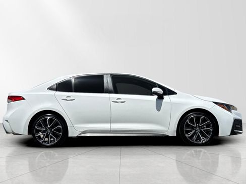 Used 2022 Toyota Corolla SE FWD image 2