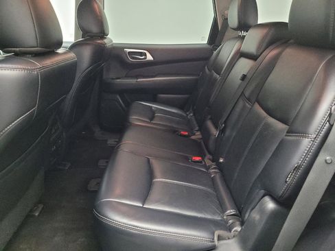 Used 2019 Nissan Pathfinder SL image 18