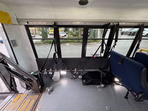 Used 2014 Chevrolet Express 3500 image 23