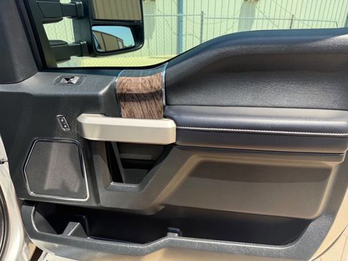 Used 2019 Ford F250 Lariat w/ Lariat Value Package image 21