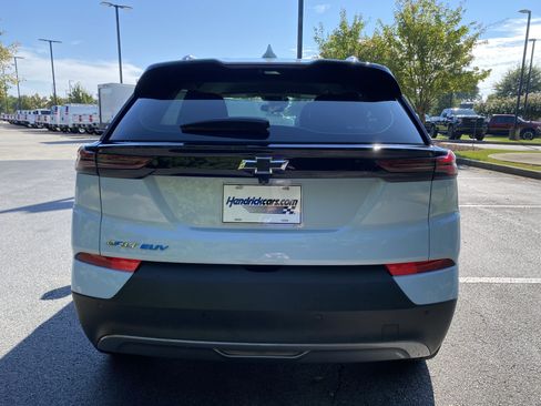 Used 2023 Chevrolet Bolt EUV LT w/ Comfort Package FWD image 8