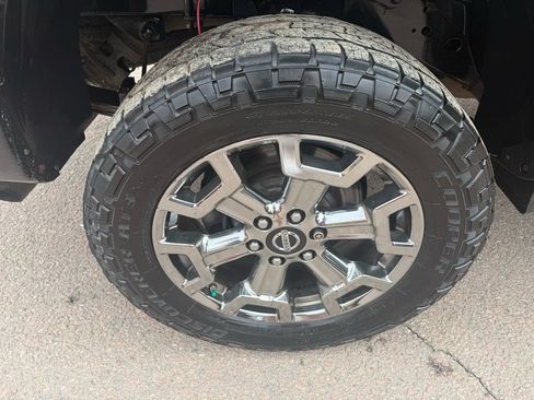 Used 2017 Nissan Titan SV AWD/4WD image 11