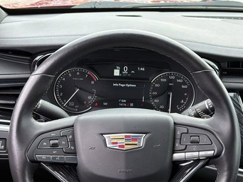 Used 2025 Cadillac XT6 Premium Luxury image 16