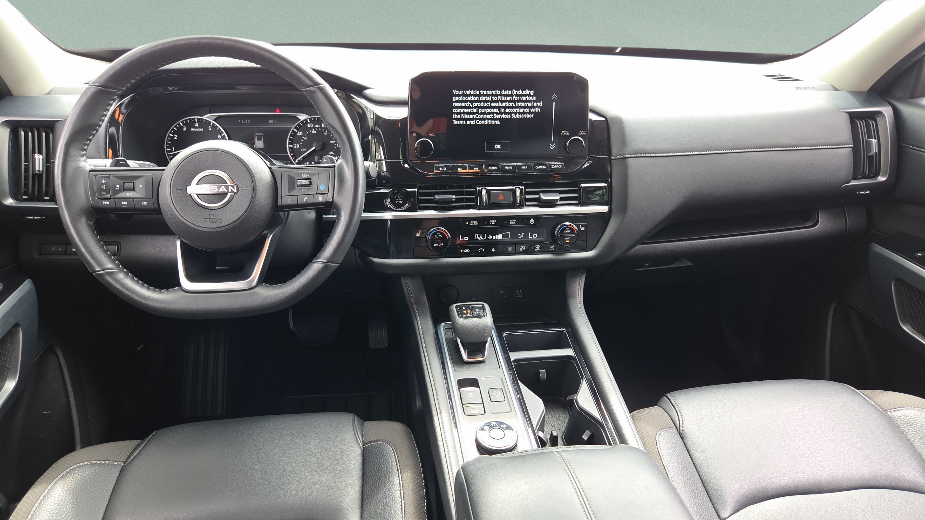 Used 2025 Nissan Pathfinder SL AWD/4WD image 13