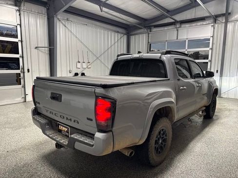 Used 2021 Toyota Tacoma SR5 w/ Technology Package AWD/4WD image 15