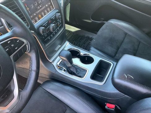 Used 2018 Jeep Grand Cherokee Altitude RWD image 15