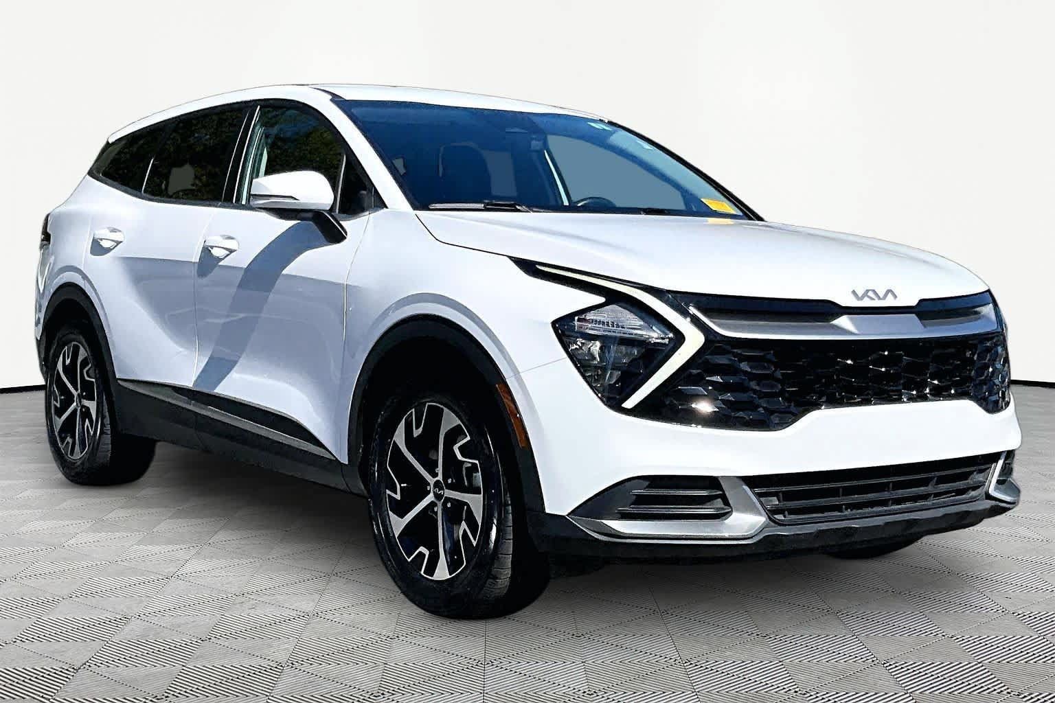 Used 2023 Kia Sportage EX FWD image 3