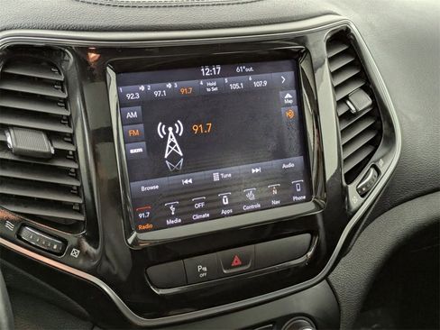 Used 2019 Jeep Cherokee Limited image 23