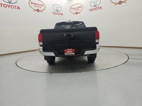 Used 2022 Toyota Tacoma SR5 RWD image 7