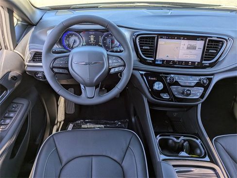 New 2026 Chrysler Pacifica Limited w/ S Appearance Package image 16