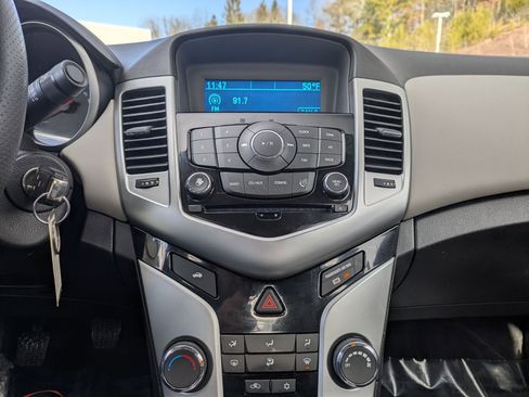 Used 2016 Chevrolet Cruze L image 14