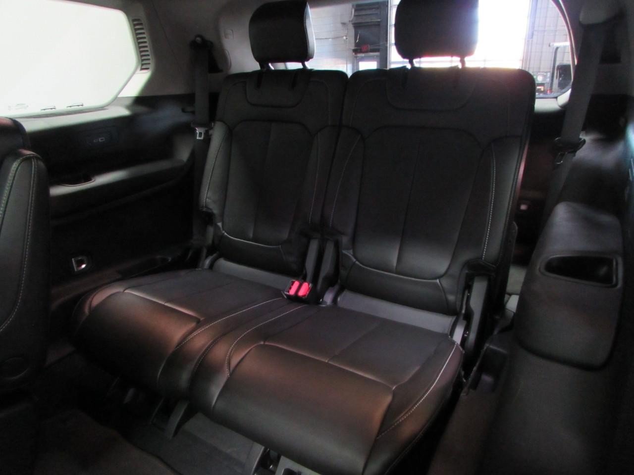 Used 2023 Jeep Grand Cherokee L Limited AWD/4WD image 16