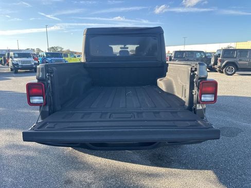 Used 2022 Jeep Gladiator Rubicon w/ Cold Weather Group image 7