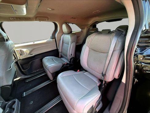 Used 2022 Toyota Sienna Limited AWD/4WD image 22
