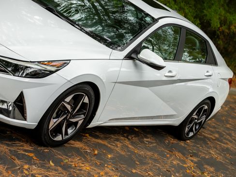 Used 2021 Hyundai Elantra Limited image 58