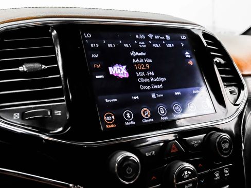Used 2019 Jeep Grand Cherokee Summit w/ Platinum Series Group AWD/4WD image 37