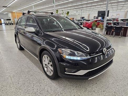 Used 2018 Volkswagen Golf Alltrack S image 3