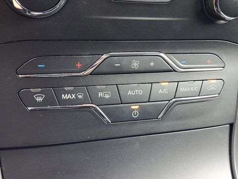 Used 2020 Ford Edge SE AWD/4WD image 17