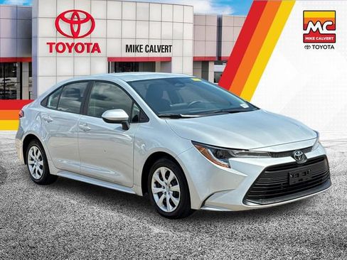 Used 2025 Toyota Corolla LE FWD image 7