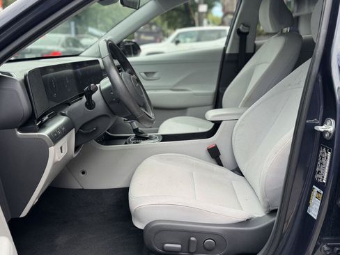 Used 2025 Hyundai Kona SEL FWD image 8