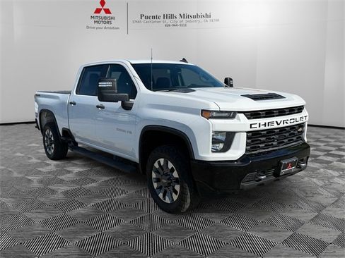 Used 2022 Chevrolet Silverado 2500 Custom w/ Custom Value Package image 3