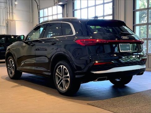 Certified 2025 Audi Q5 Premium w/ Convenience Package AWD/4WD image 3
