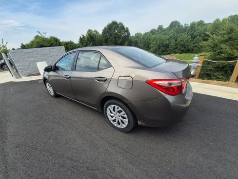 Used 2017 Toyota Corolla LE FWD image 3