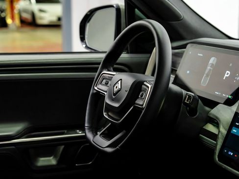 Used 2022 Rivian R1T Launch Edition image 15