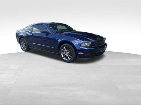 Used 2011 Ford Mustang Premium w/ 203A Rapid Spec Order Code RWD image 9
