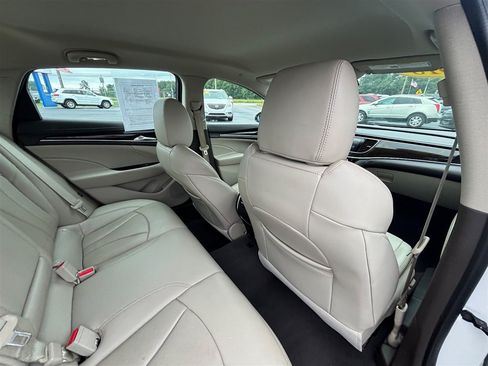 Used 2018 Buick LaCrosse Essence FWD image 21