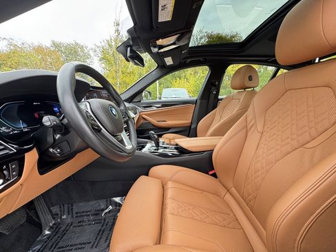 Certified 2023 BMW 530e xDrive w/ Premium Package image 20