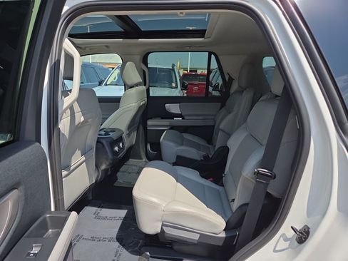 Used 2025 Ford Expedition Active AWD/4WD image 18