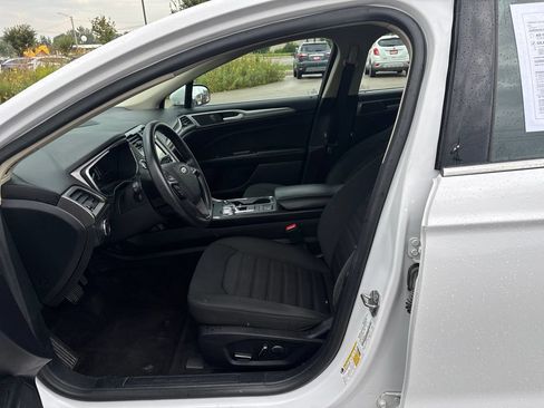 Used 2020 Ford Fusion SE FWD image 12