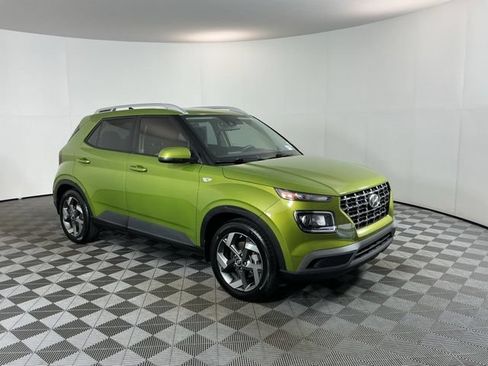 Used 2021 Hyundai Venue SEL FWD image 3