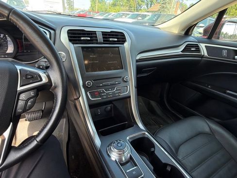 Used 2017 Ford Fusion SE w/ Fusion SE Technology Package FWD image 14