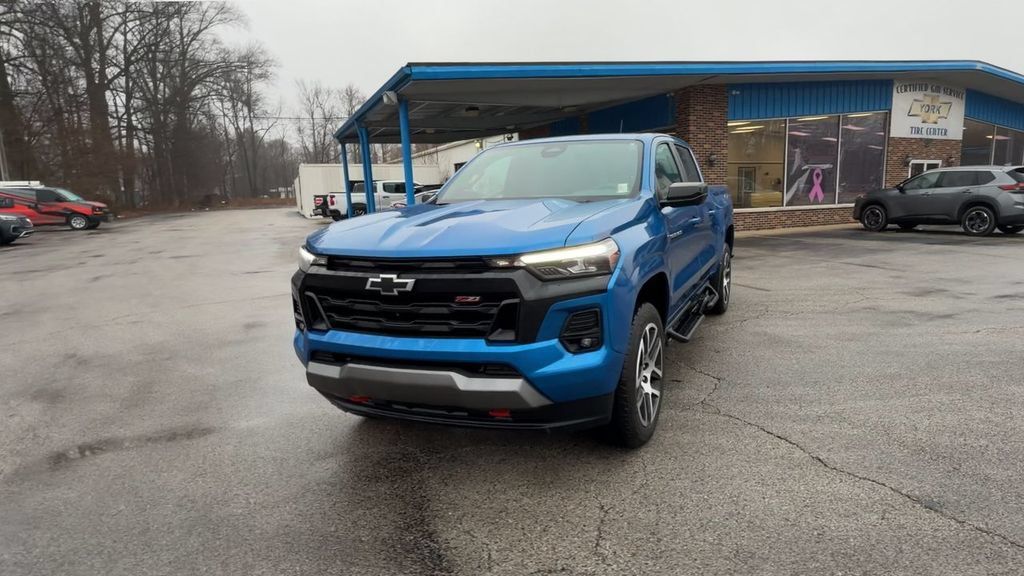 Used 2024 Chevrolet Colorado Z71 w/ Z71 Convenience Package 2 AWD/4WD image 3