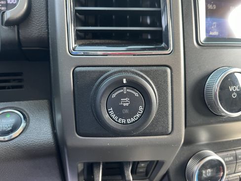 Used 2021 Ford Expedition XLT AWD/4WD image 23